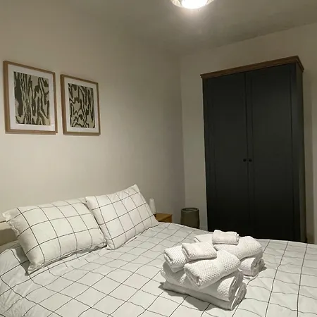 Leafy Haven Hideout! Apartment *